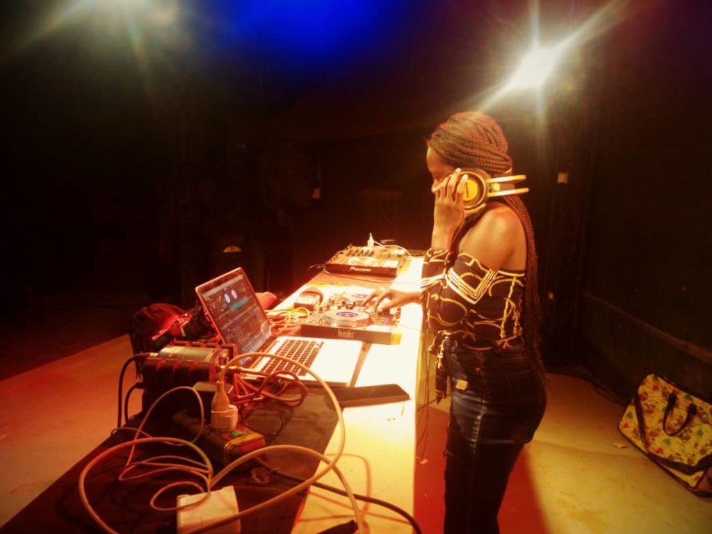 Article : Les femmes aux platines